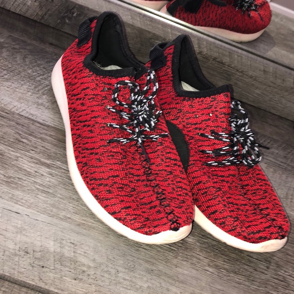 Red and black mesh fashion sneakers